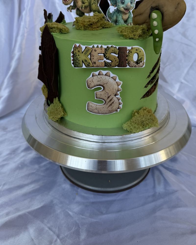 Gâteau vert sur le thème des dinosaures pour un anniversaire de 3 ans